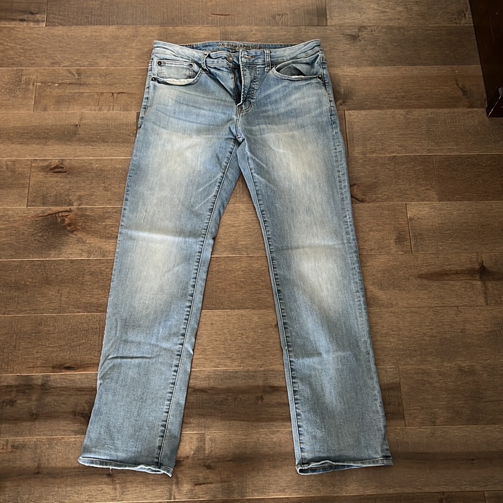 Mens AE original straight jeans.